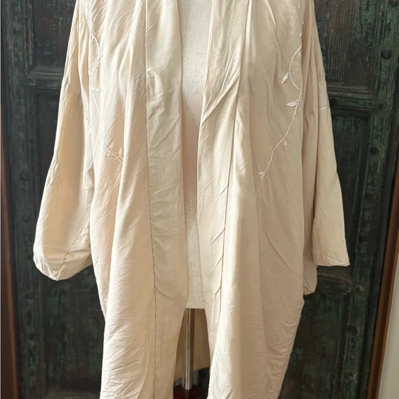 Vintage Japanese Embroidered raw silk Kimono jacket with rare white peacock S - Picture 4 of 8